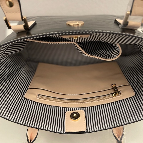 Black and cream tote bag. - Picture 8 of 17